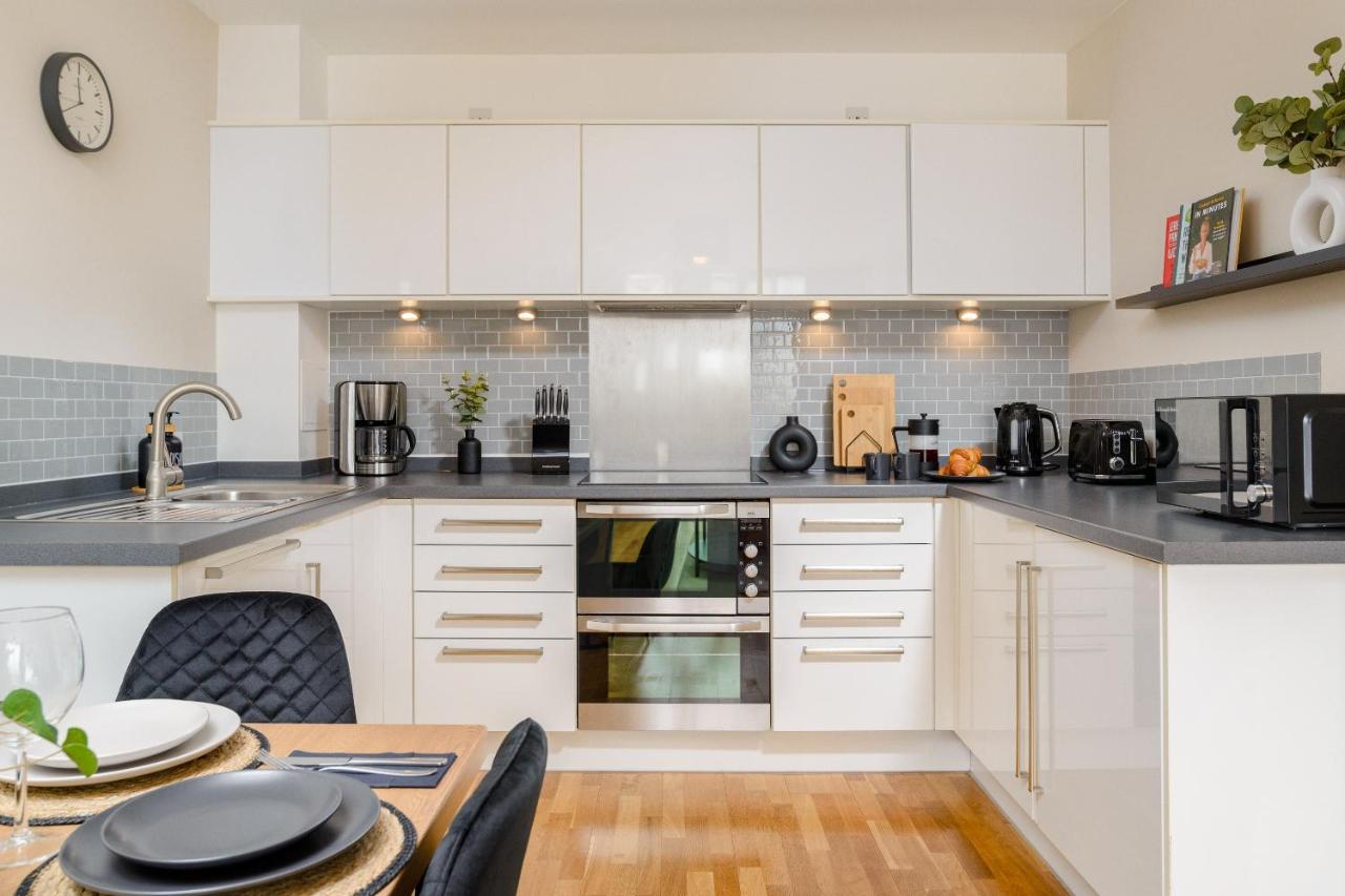 Premium Apartment - Allocated Parking - Great Location Plymouth Luaran gambar