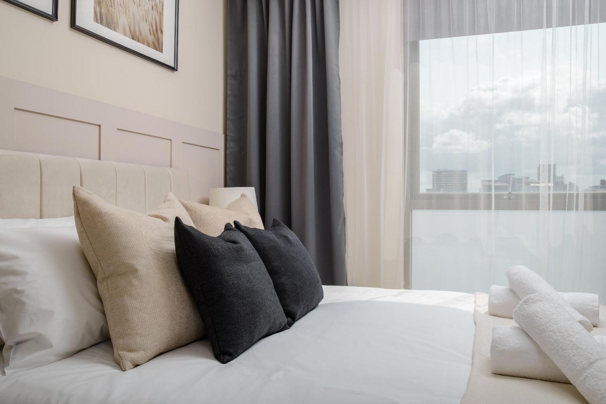Premium Apartment - Allocated Parking - Great Location Plymouth Bilik gambar